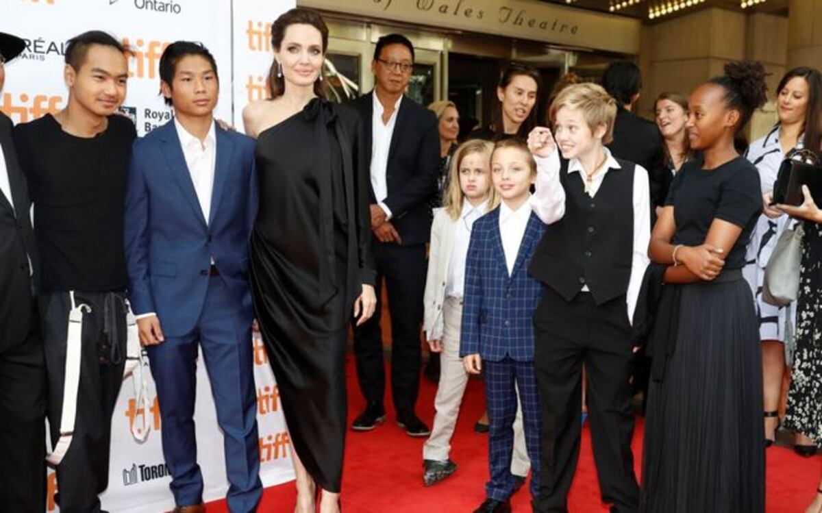 Angelina podría perder la custodia de sus hijos tras declararle la guerra a Pitt