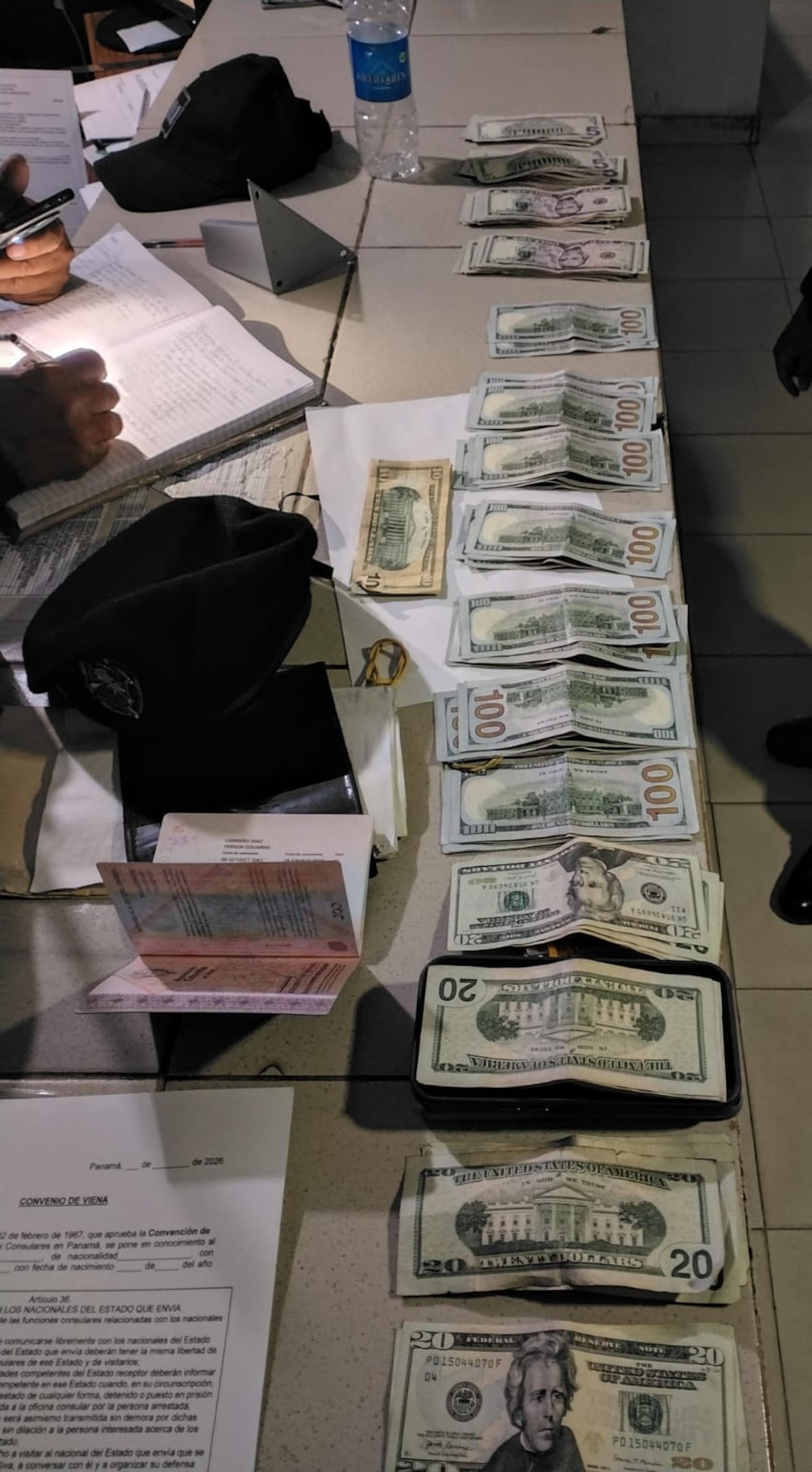 Se le cayó el negocio de ‘Gota a Gota’ al parcero: aprehenden a colombiano que iba en moto con más de $4 mil y las libretas de ‘cobros diarios’ y a otro con más de $10 mil