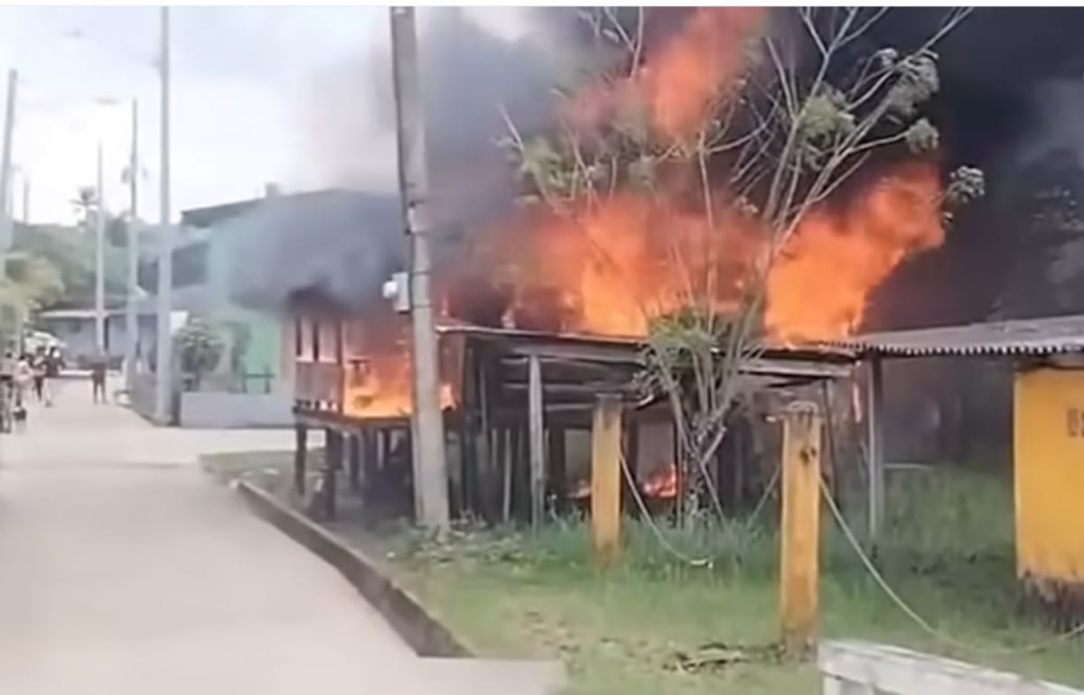 Tragedia en Colón: Familia pierde su hogar en devastador incendio