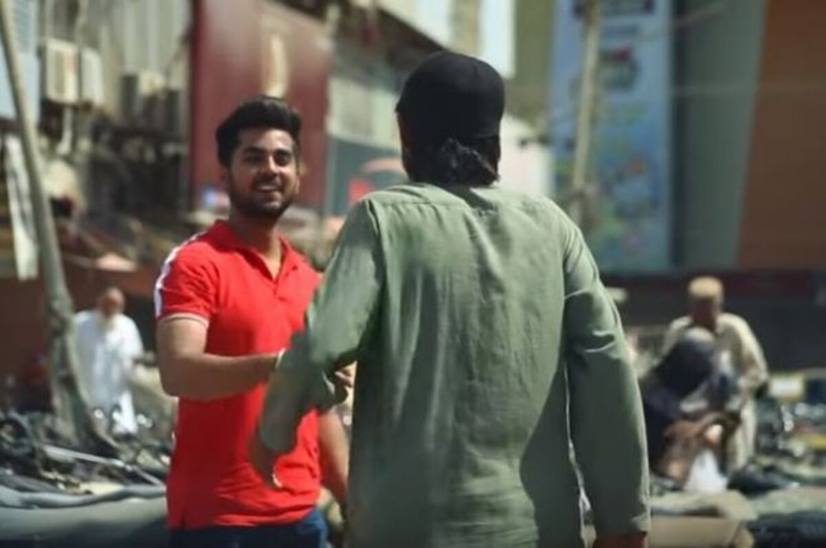 Asesinan a youtuber mientras hacía broma disfrazado de fantasma