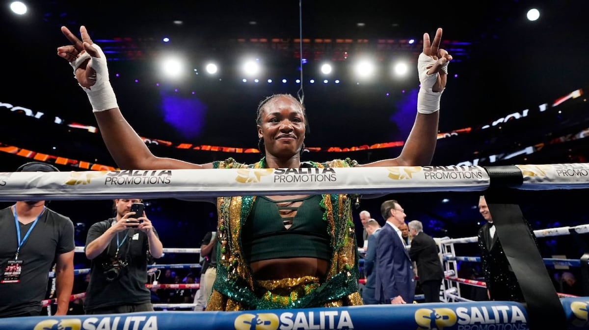 Claressa Shields impone respeto y retiene su corona pesada