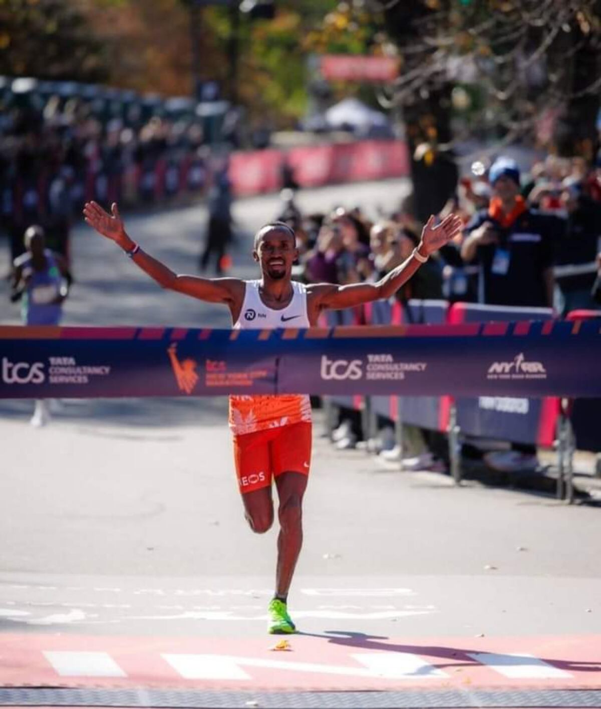 Abdi Nageeye rompe récord en NYC mientras tragedia enluta el evento