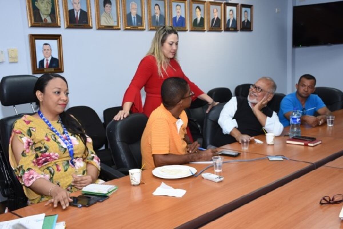 Pacientes renales atentos a sus medicamentos y el abastecimiento