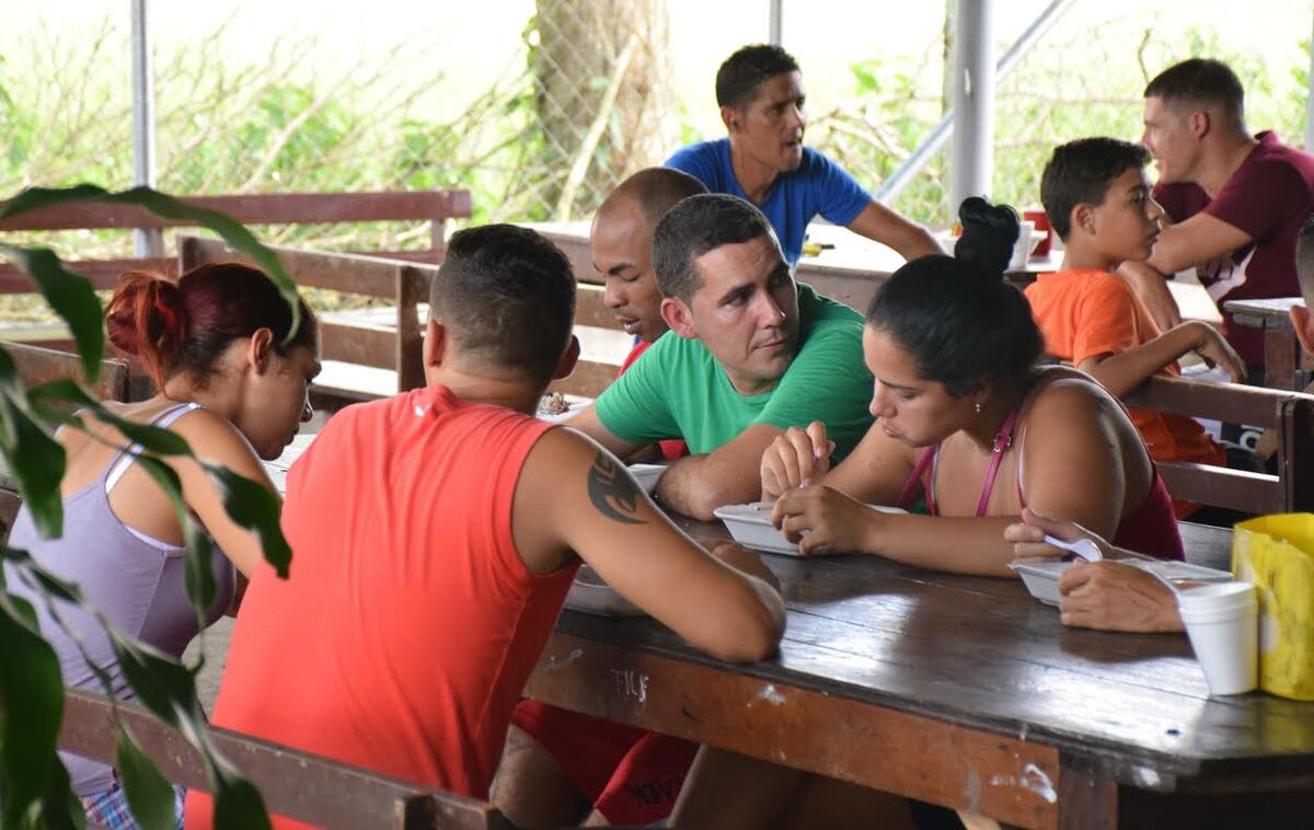 Crisis de cubanos en Panamá sin definir 
