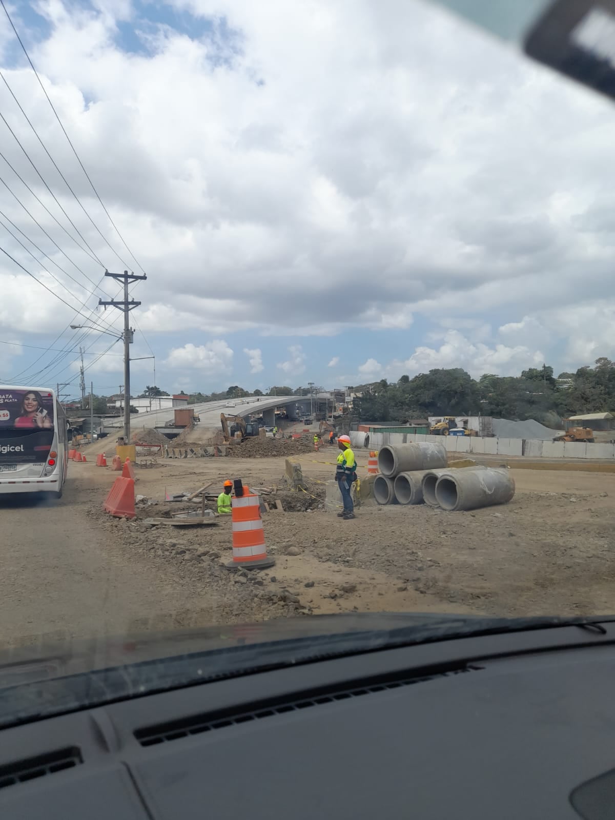 Familias de 24 de Diciembre denuncian retraso de dos años en pago por terrenos para obra vial