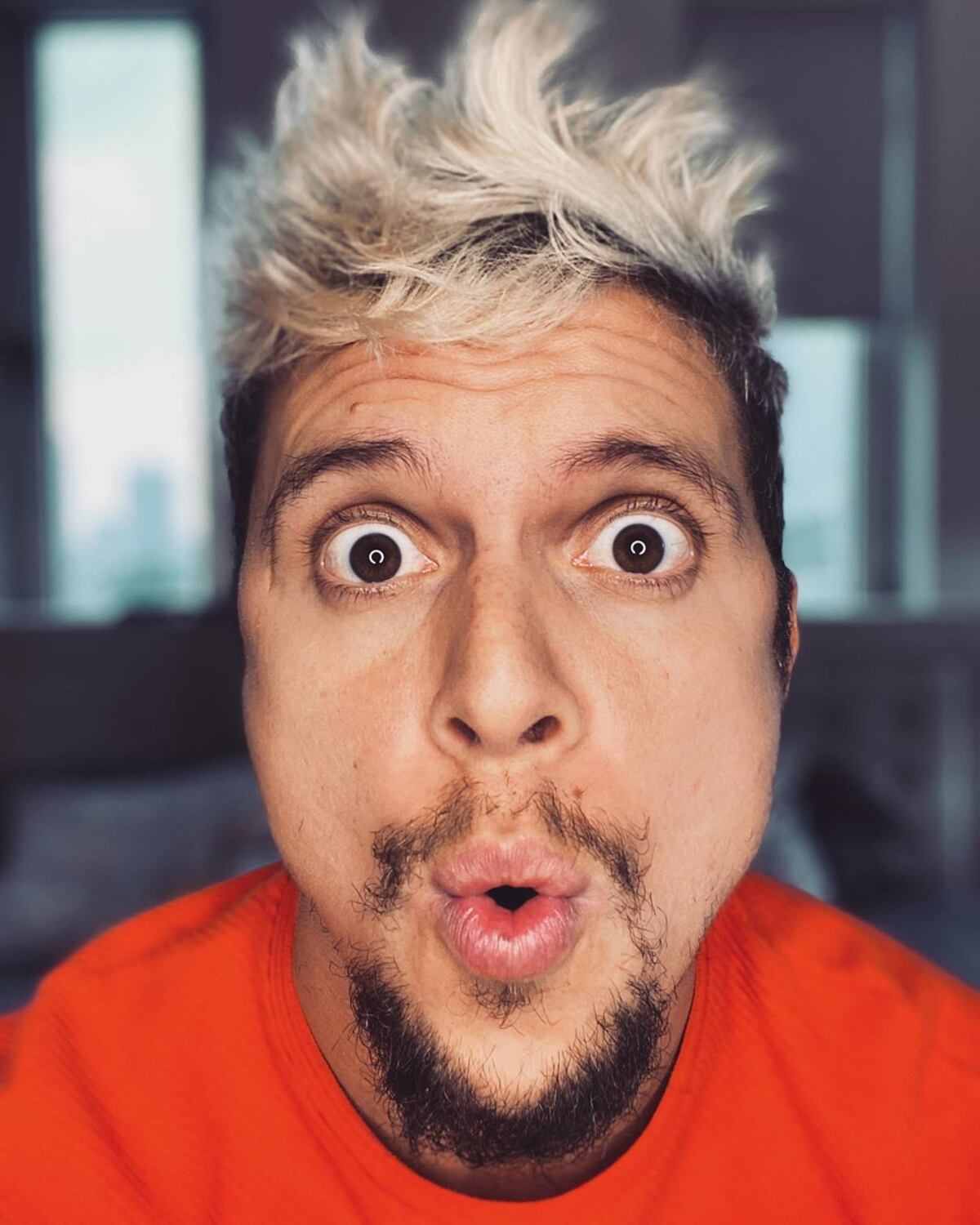 ‘Ayayai’. Paul MacDonald justifica su salario y ‘Xocolike’ de ‘La Cáscara’ le dice que él solo sabe tomarse fotos