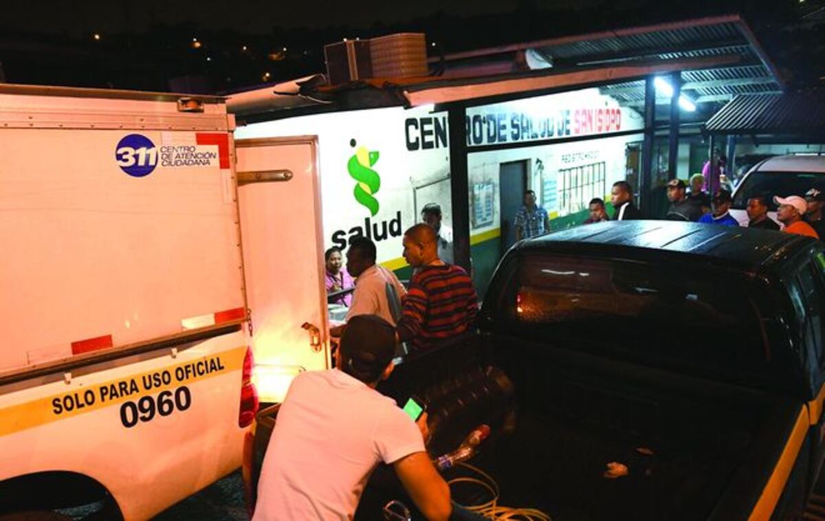 Lo mataron frente a su padre, con lágrimas tomó a su hijo y lo llevó al hospital