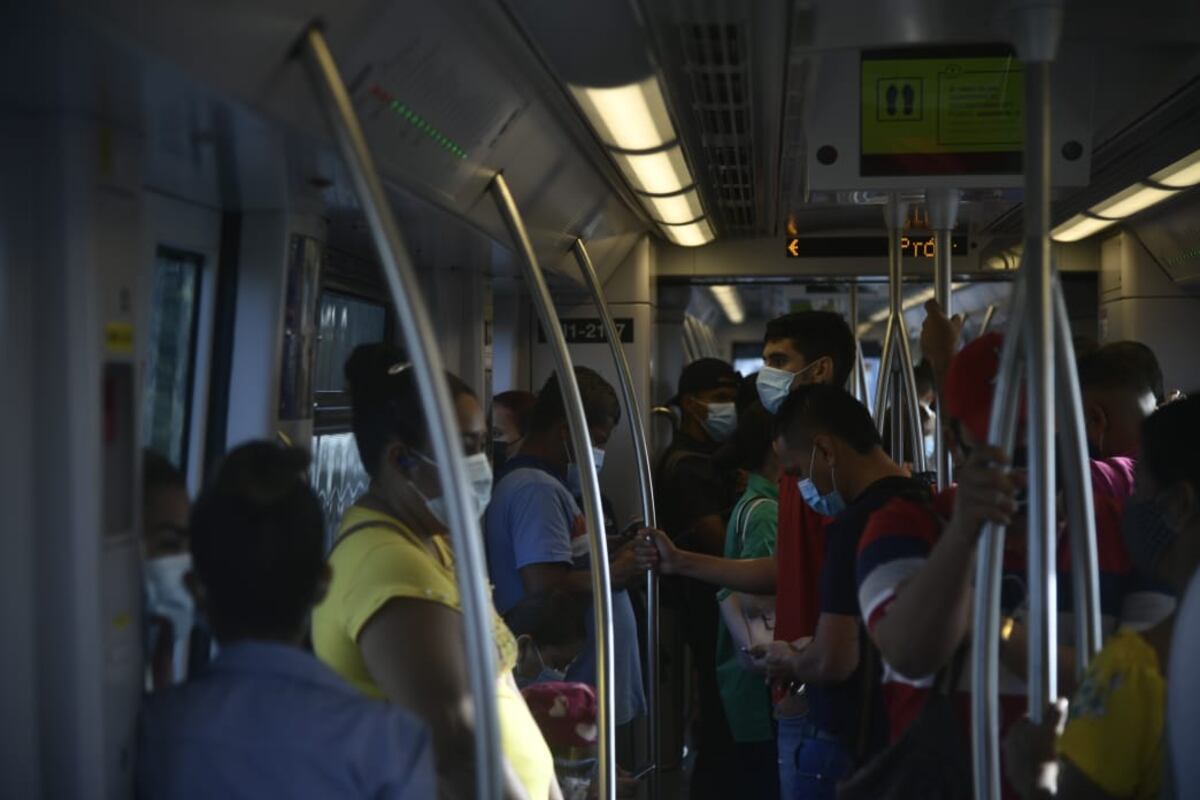 Ojo. Minsa recomienda el uso adicional de pantallas faciales en el transporte público