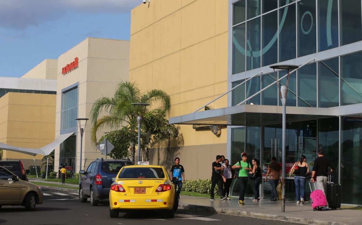 Reportan balacera en Metromall