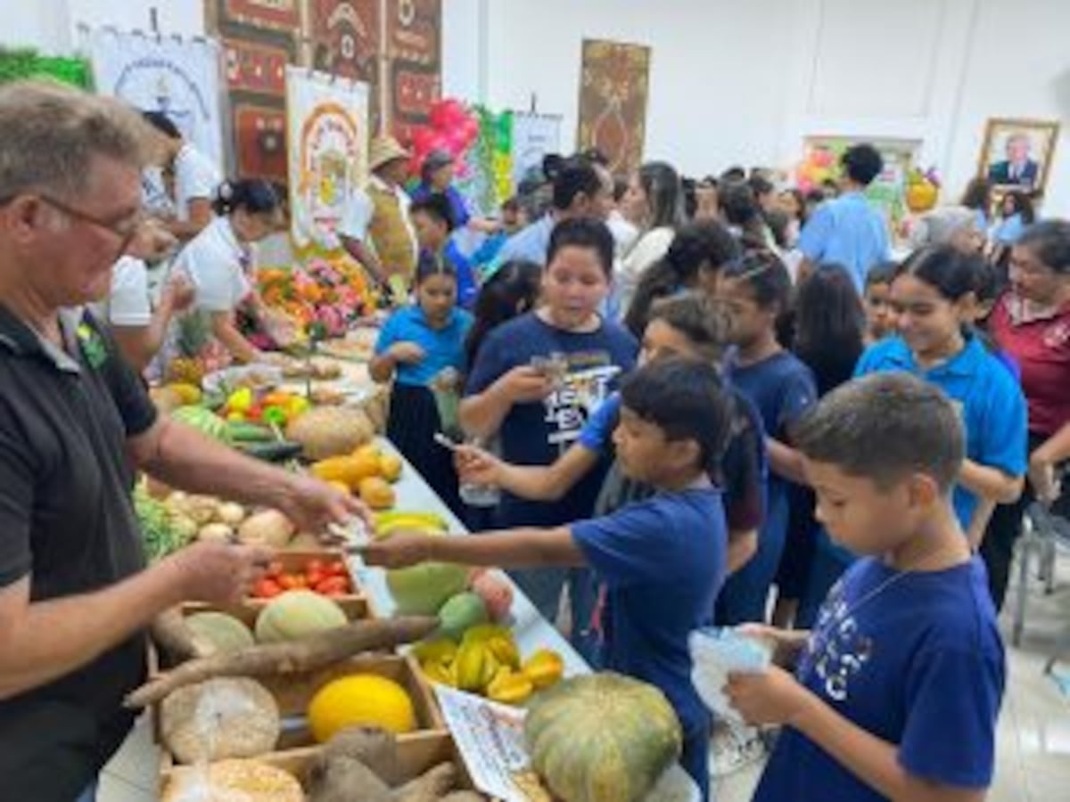 Degustaciones de los sabores de Los Santos en la Expoferia del Meduca y MIDA en el Día de la Fruta