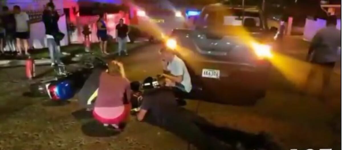 Motorizado se estrella con una 4x4 | Video