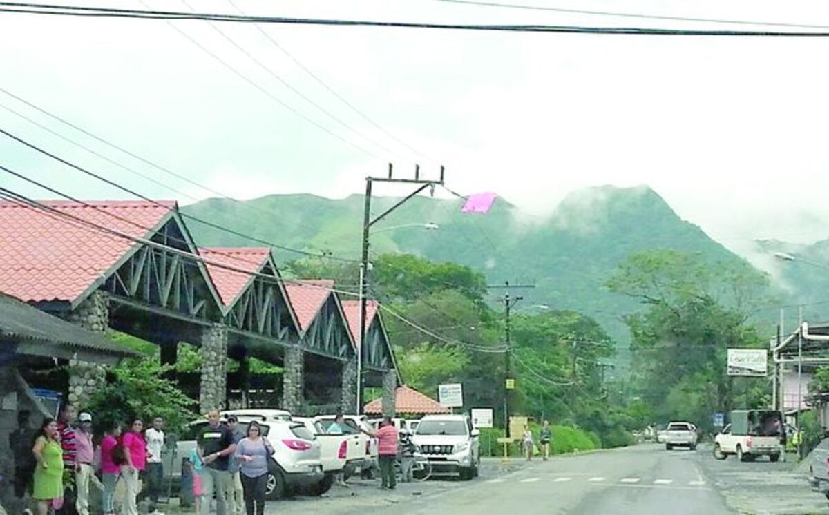 El cerro de La India Dormida se viste de rosa