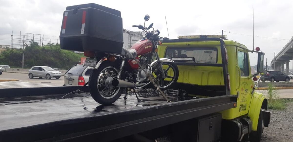 Aprehenden a motorizado venezolano por presunta agresión a un uniformado en plena calle. Video
