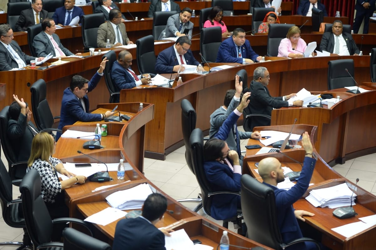 Juan Diego Vásquez se embellaca. Pide a Nito que no pierdan más tiempo y convoque a una Asamblea Constituyente Paralela