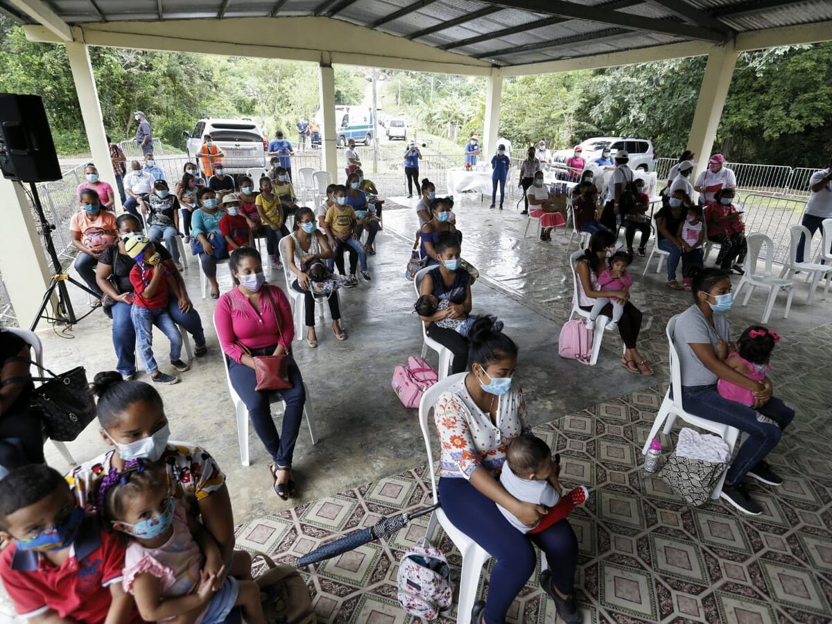 Primera Dama exhorta a las artesanas panameñas a seguir trabajando para enfrentar la crisis 