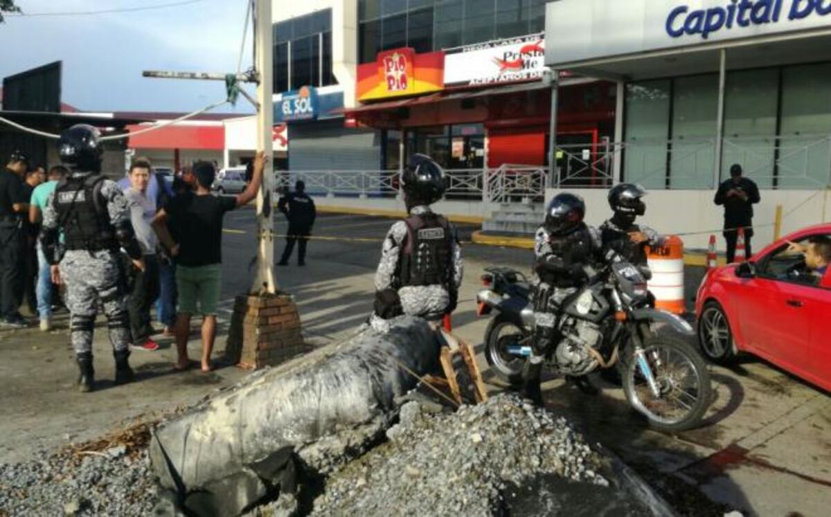 ¡MADRE SANTA! Se roban el arma de la escena del crimen en la Gran Estación|VIDEO