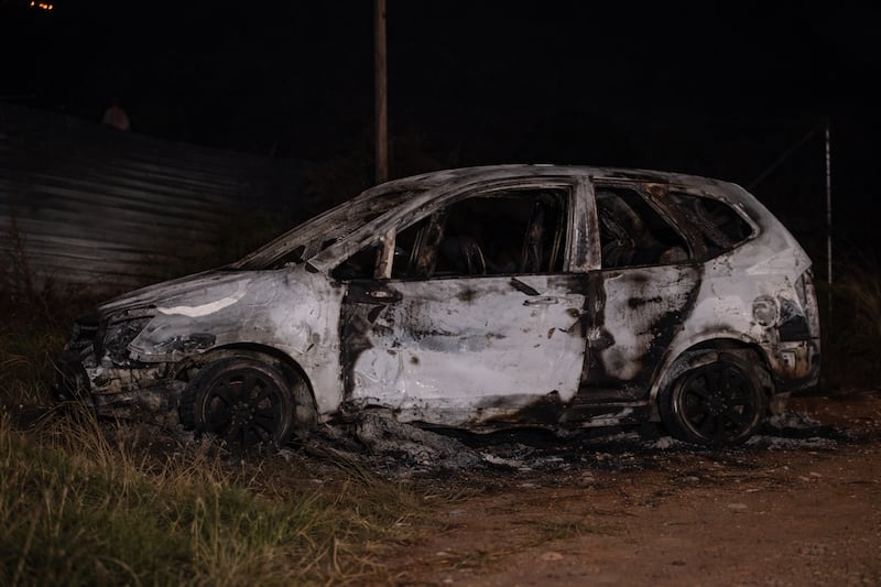 Horripilante misterio. Van incendiada revela un cuerpo calcinado en Las Garzas