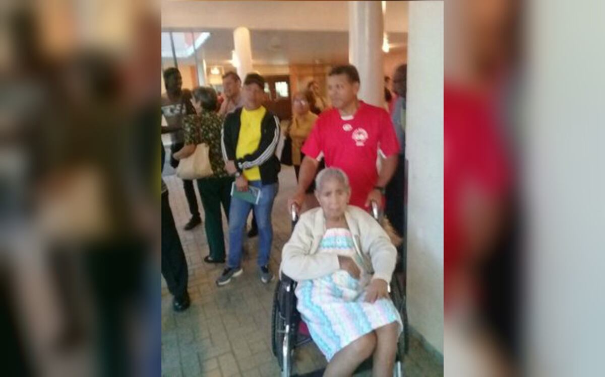 Pacientes molestos por cambio de citas médicas tras anuncio de Varela 