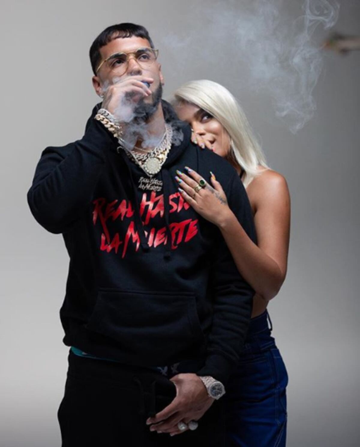 Karol G ¿confirma romance con Anuel?