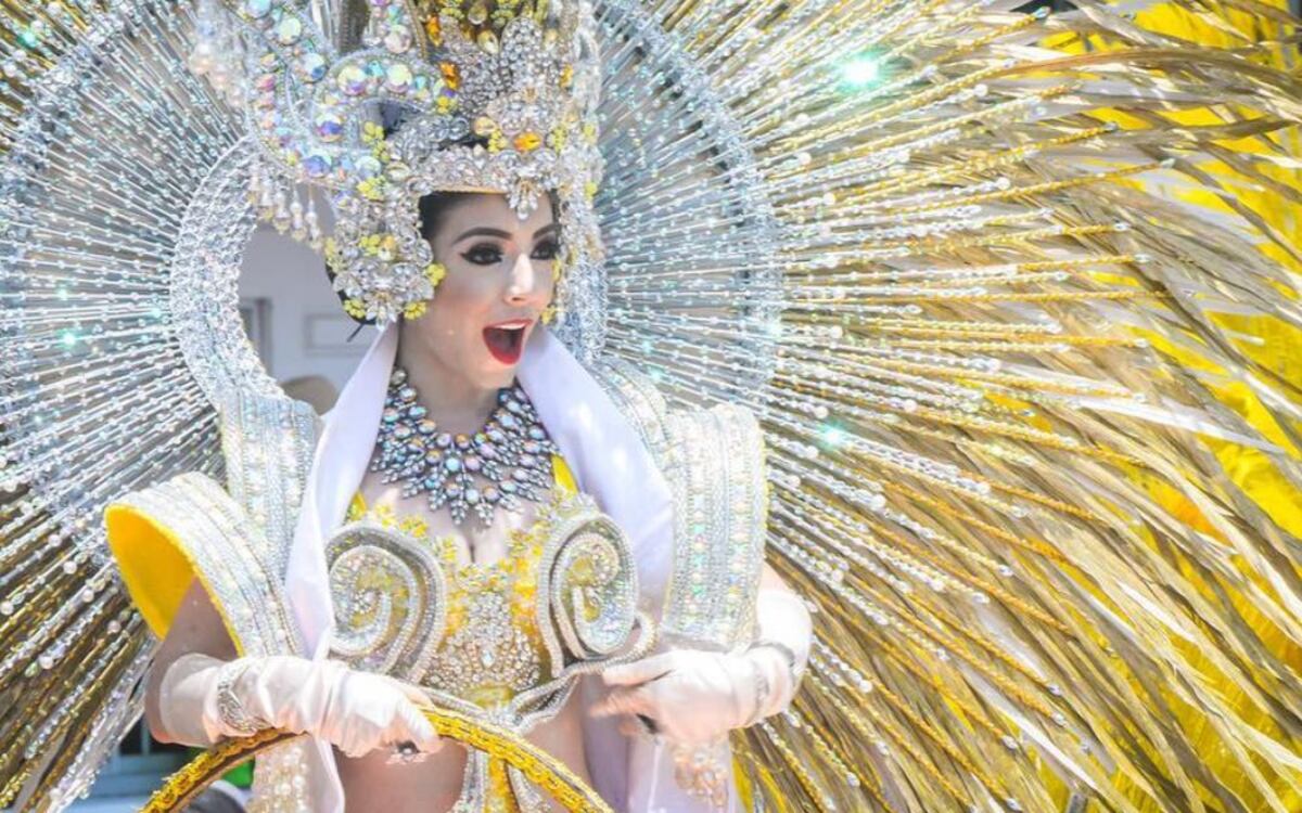 Se forma riña en Punta Fogón; le tiraron objetos a una reina