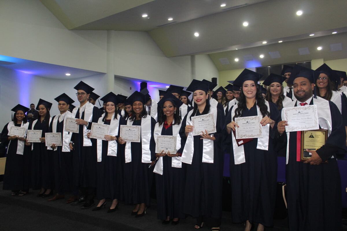 Hospital Santo Tomás gradúa a 39 nuevos especialistas y subespecialistas para fortalecer la salud en Panamá
