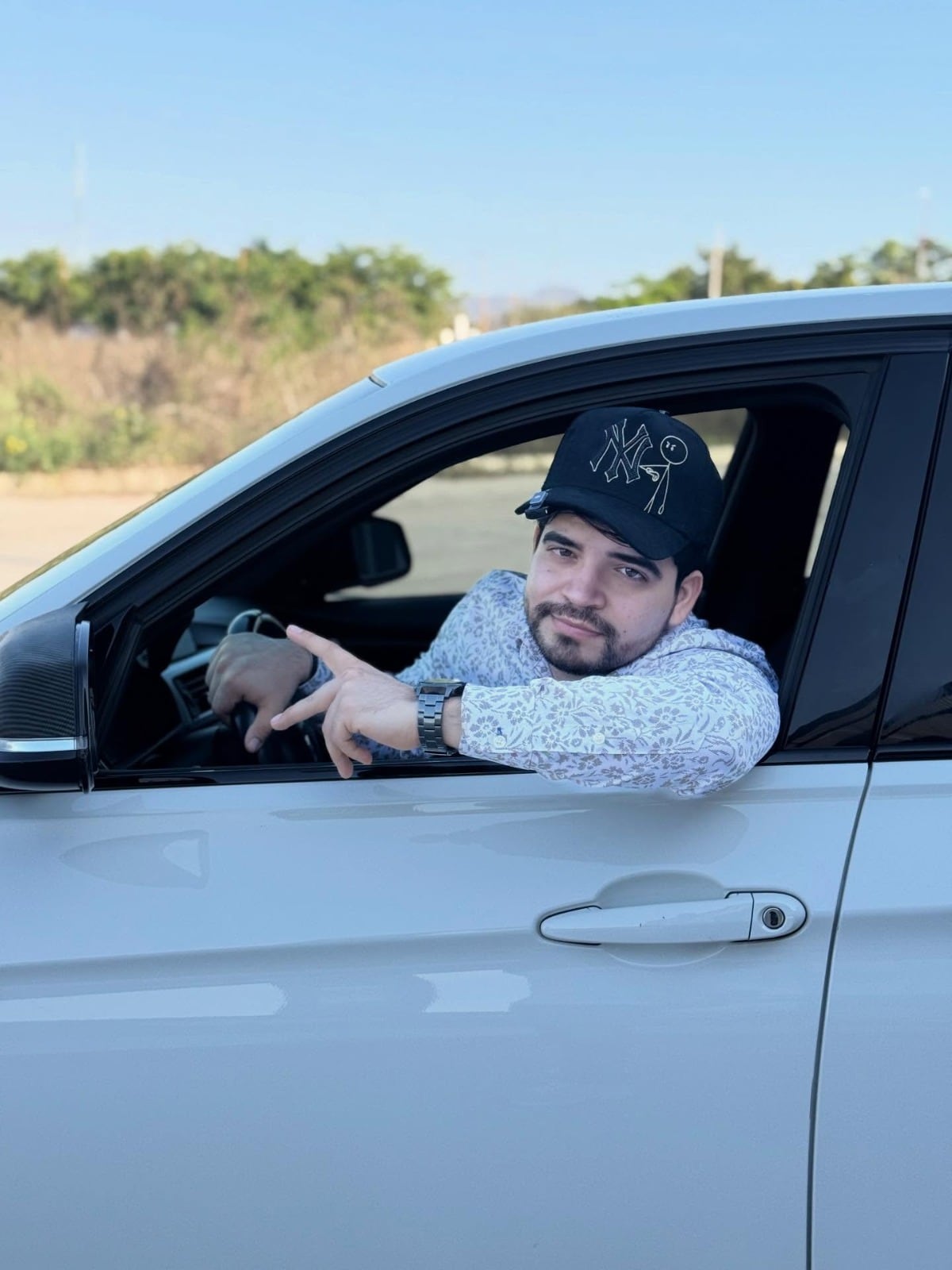 En plena transmisión en vivo, asesinan a influencer mexicano César Gastélum frente a restaurante en Sinaloa + VÍDEO