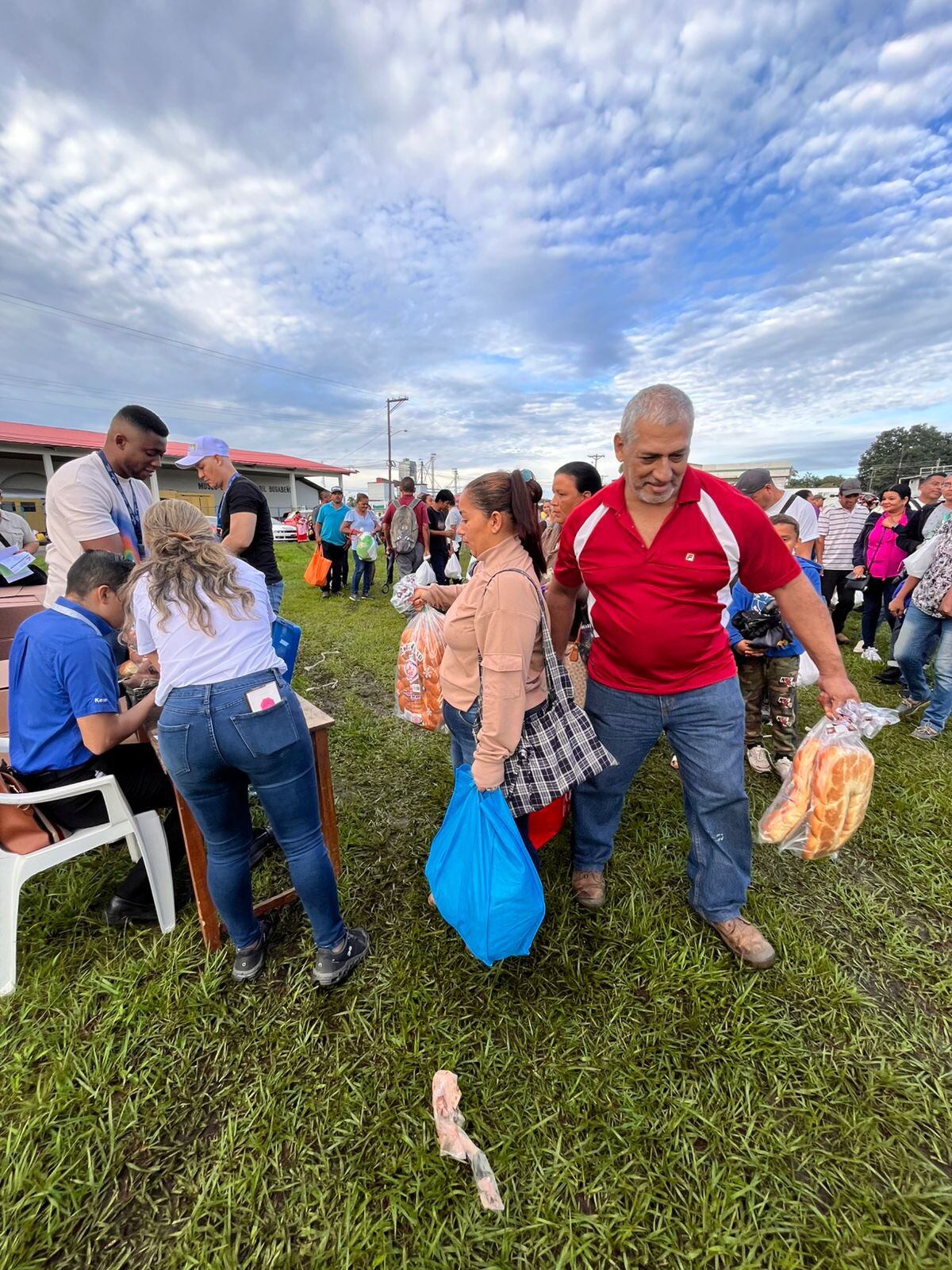 Distribuyen 9 mil 500 bolsas navideñas en el oriente de Chiriquí
