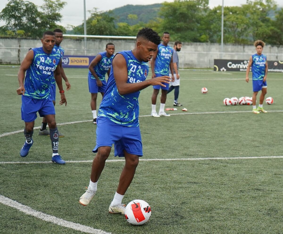 Felipe Borowsky advierte a sus jugadores sobre la experiencia de Tauro