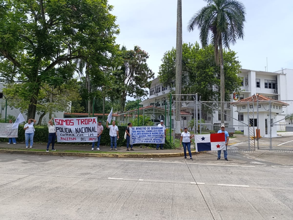 Ascendieron a los jefes, pero olvidaron a la tropa: Policías exigen justicia en su ascenso