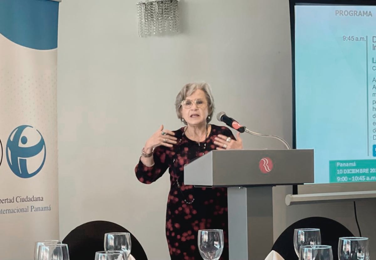 Exministra de Desarrollo Social, Leonor Calderón, renunció al gobernante PRD