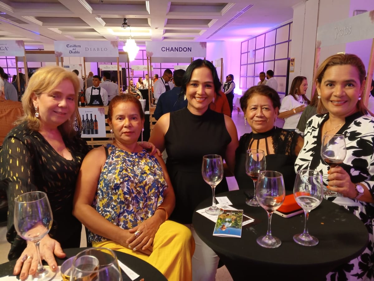 Todo un éxito el Festival de Vinos y Licores 