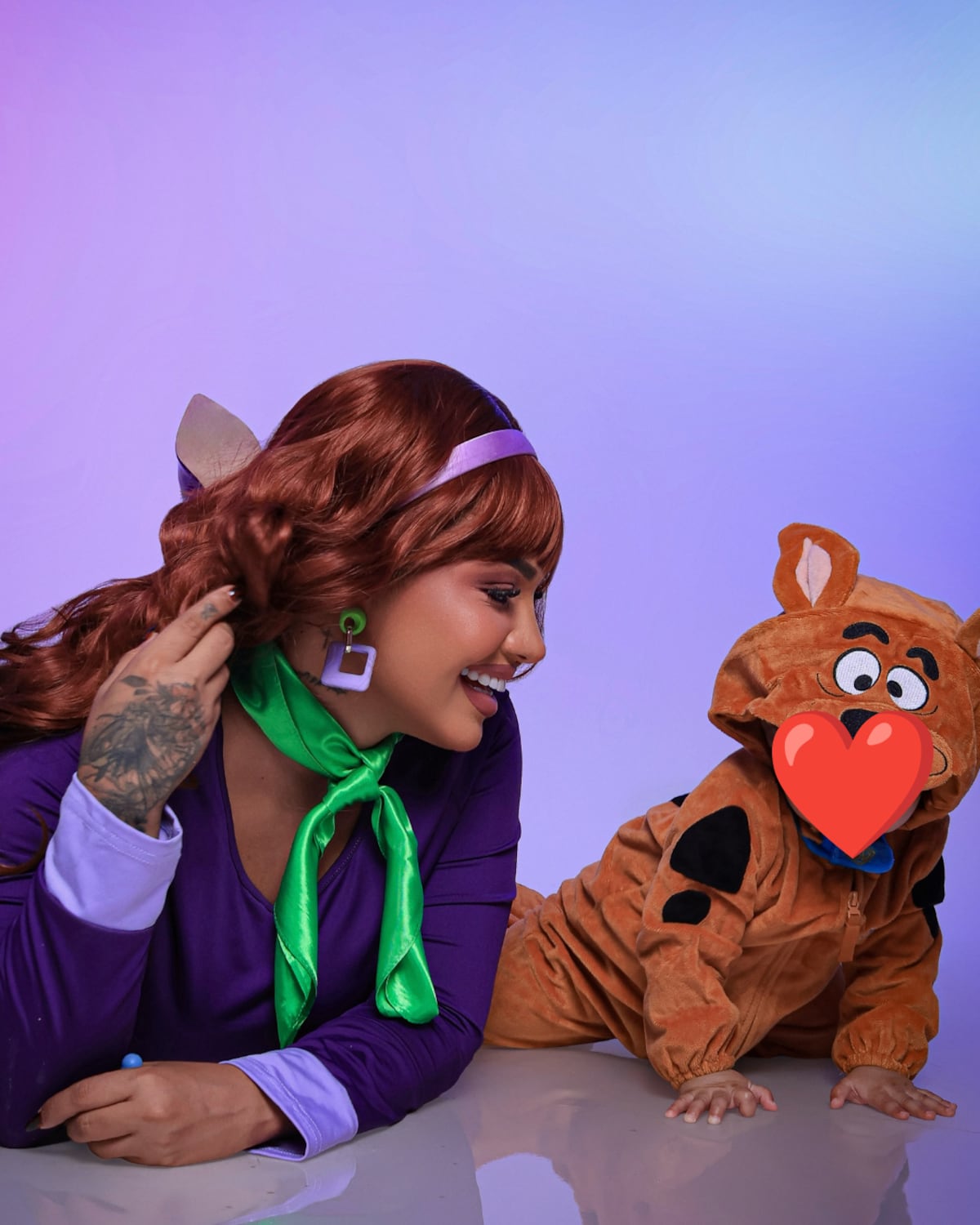 Anyuri se convierte en Daphne y arma su equipo de Scooby-Doo en tiernas fotos para Halloween