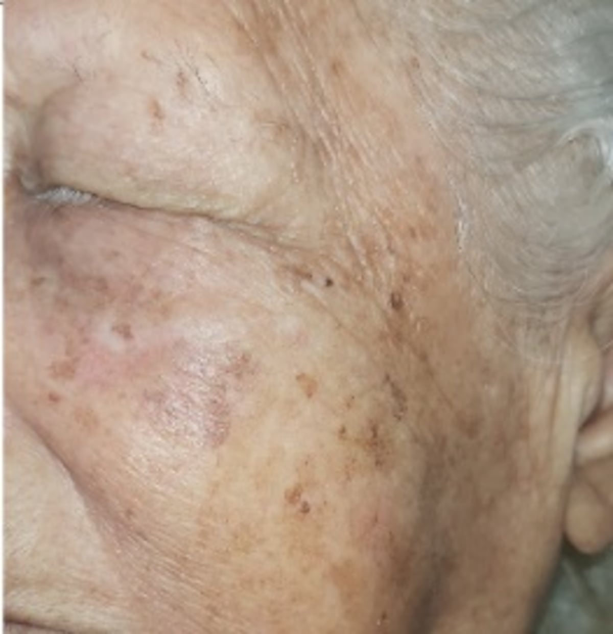 Le explicamos por qué los adultos mayores solo deben darse un baño al día