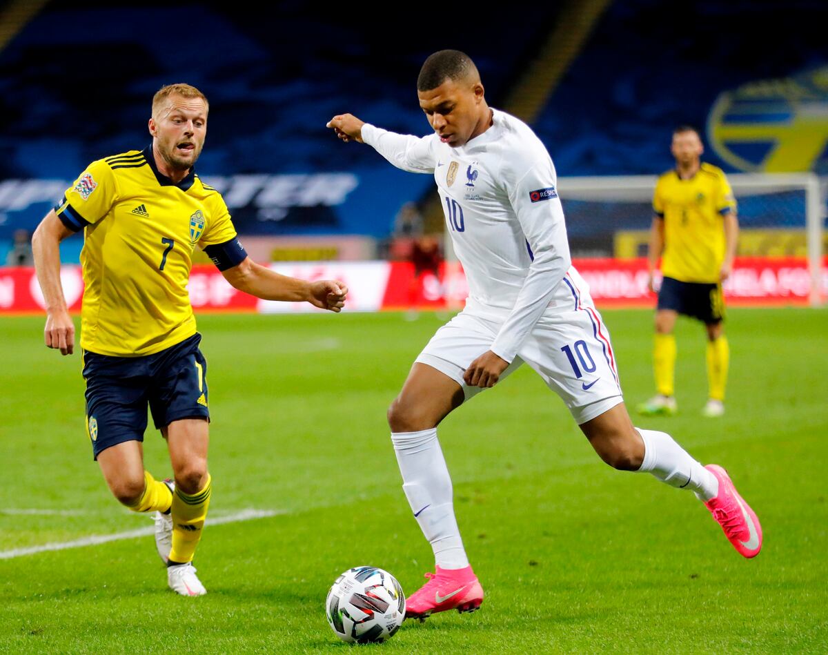 Francia vence a Suecia con gol de Mbappé