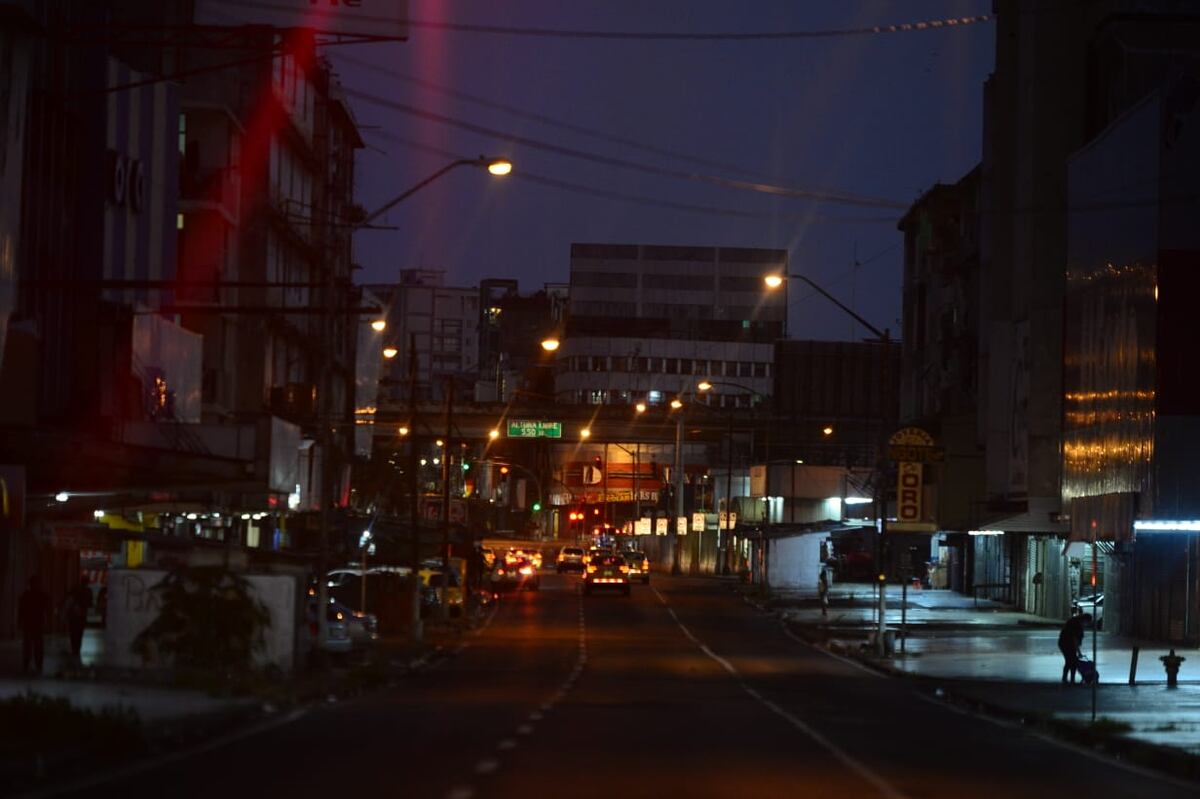 Ciudadanos insisten en desatender el toque de queda, esta vez fueron 442 aprehendidos