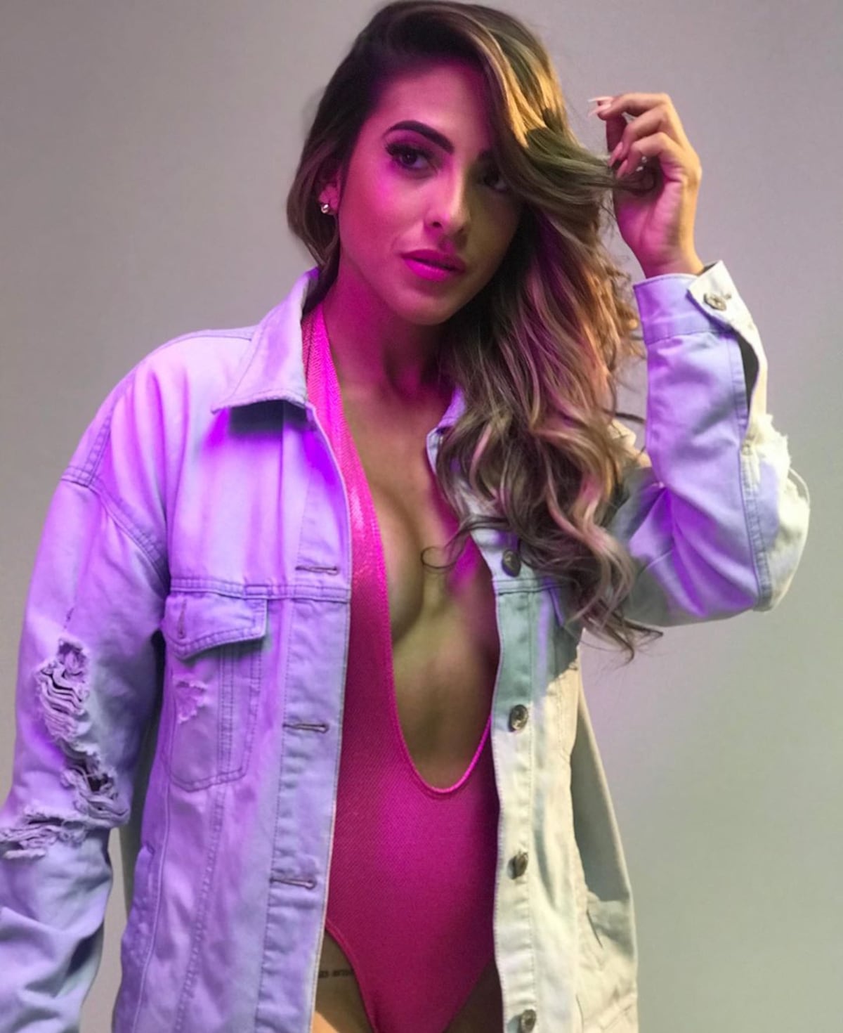‘Ayayai'. La manicura delata a Jacky Guzmán y al famoso productor Dímelo Flow +Pruebas