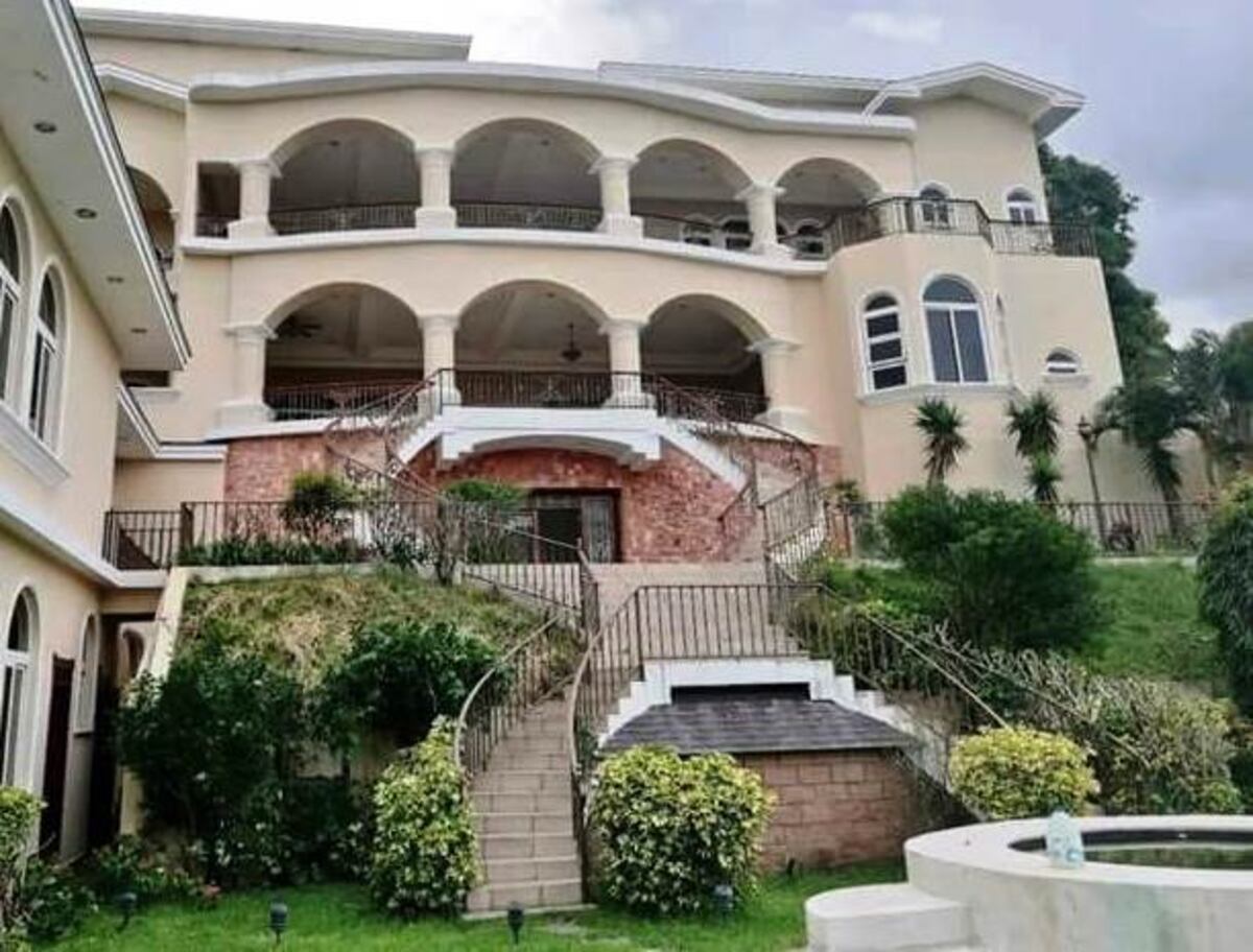 El expresidente salvadoreño que confesó haber robado $275 millones en su mandato