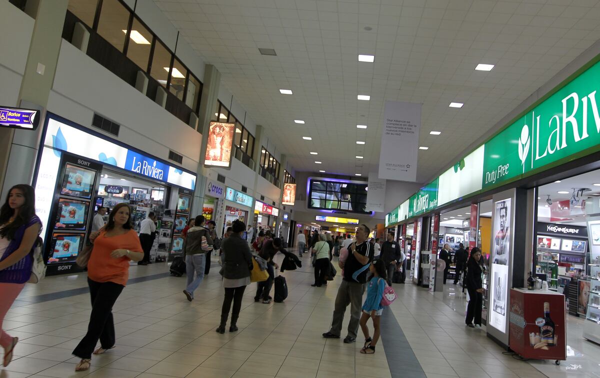 Aduana incauta mercancía que se presume es falsificada. Había desde zapatillas, wallets y suéter de reconocidas marcas