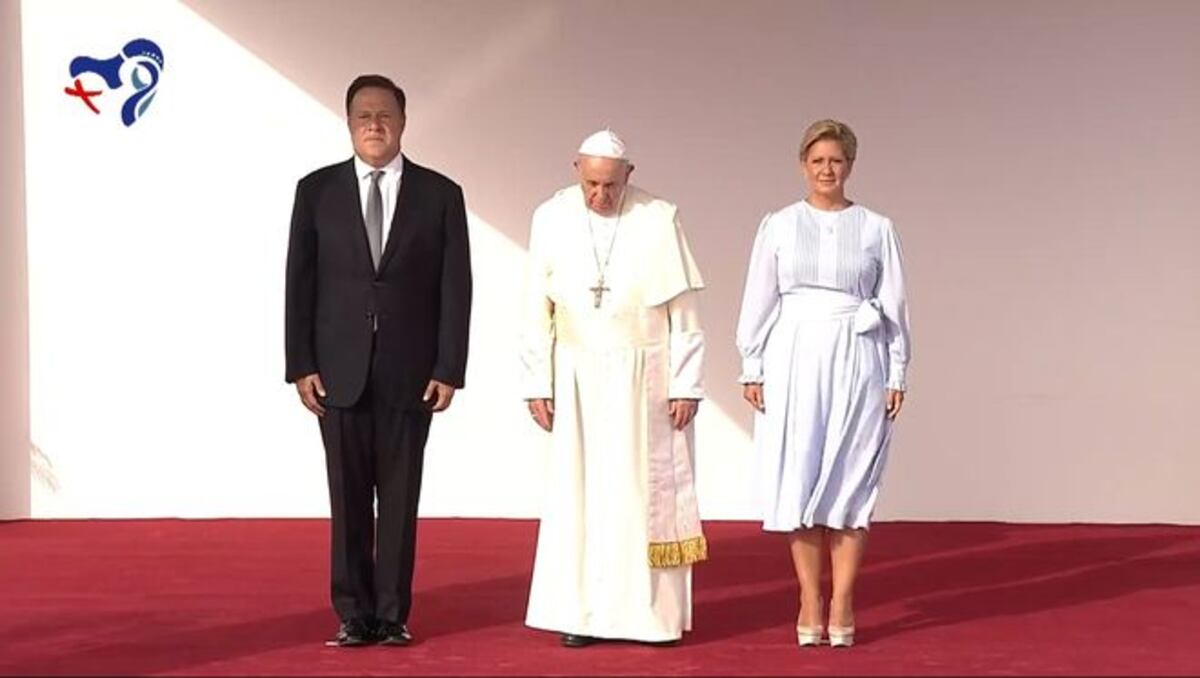 Llegó el Papa Francisco a Panamá. Minutos antes de lo programado. Videos
