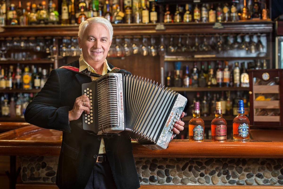 Ulpiano está emberracado. Supuesto funcionario de la Alcaldía le paró otro baile. Tuvo que devolver la taquilla