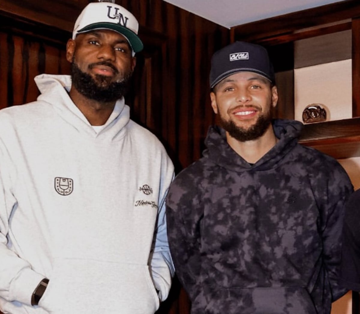 Curry intensifica el reclutamiento de LeBron James en los Warriors