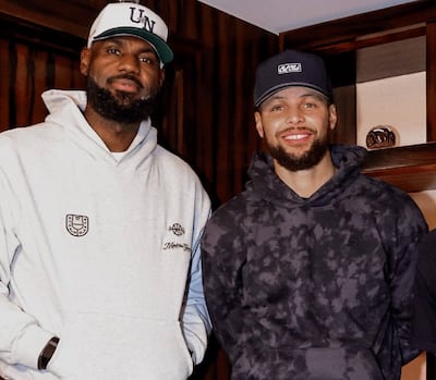 Curry intensifica el reclutamiento de LeBron James en los Warriors