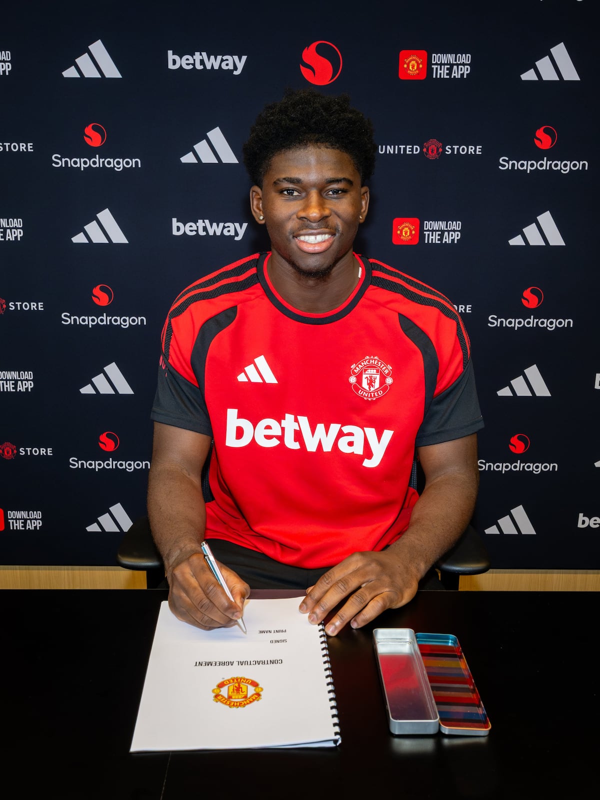 United paga una fortuna por Carlos Baleba