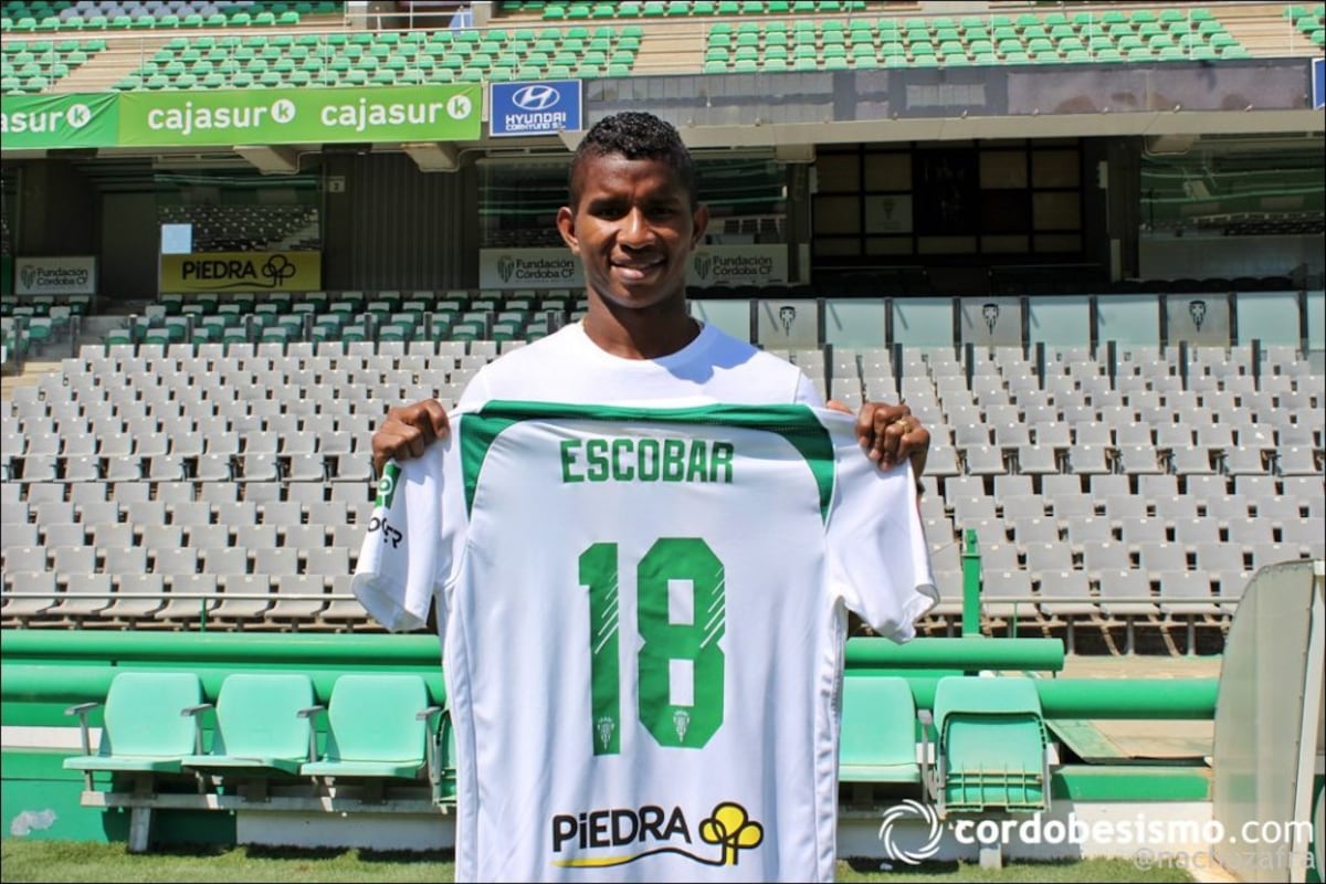 Fidel Escobar fue presentado oficialmente por el Córdoba CF de España