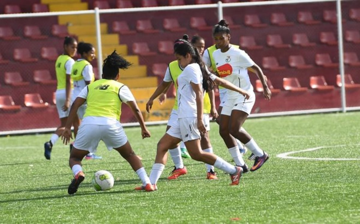 Ni el inclemente calor detiene a las chicas