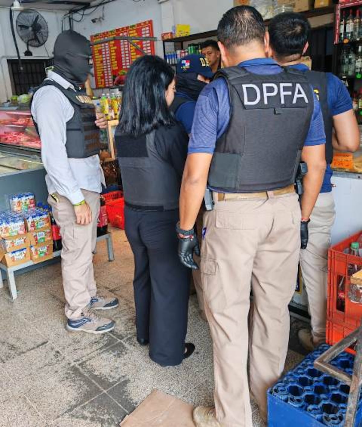 Incautan mercancía sin papeles en operativos aduaneros en San Miguelito y en la capital