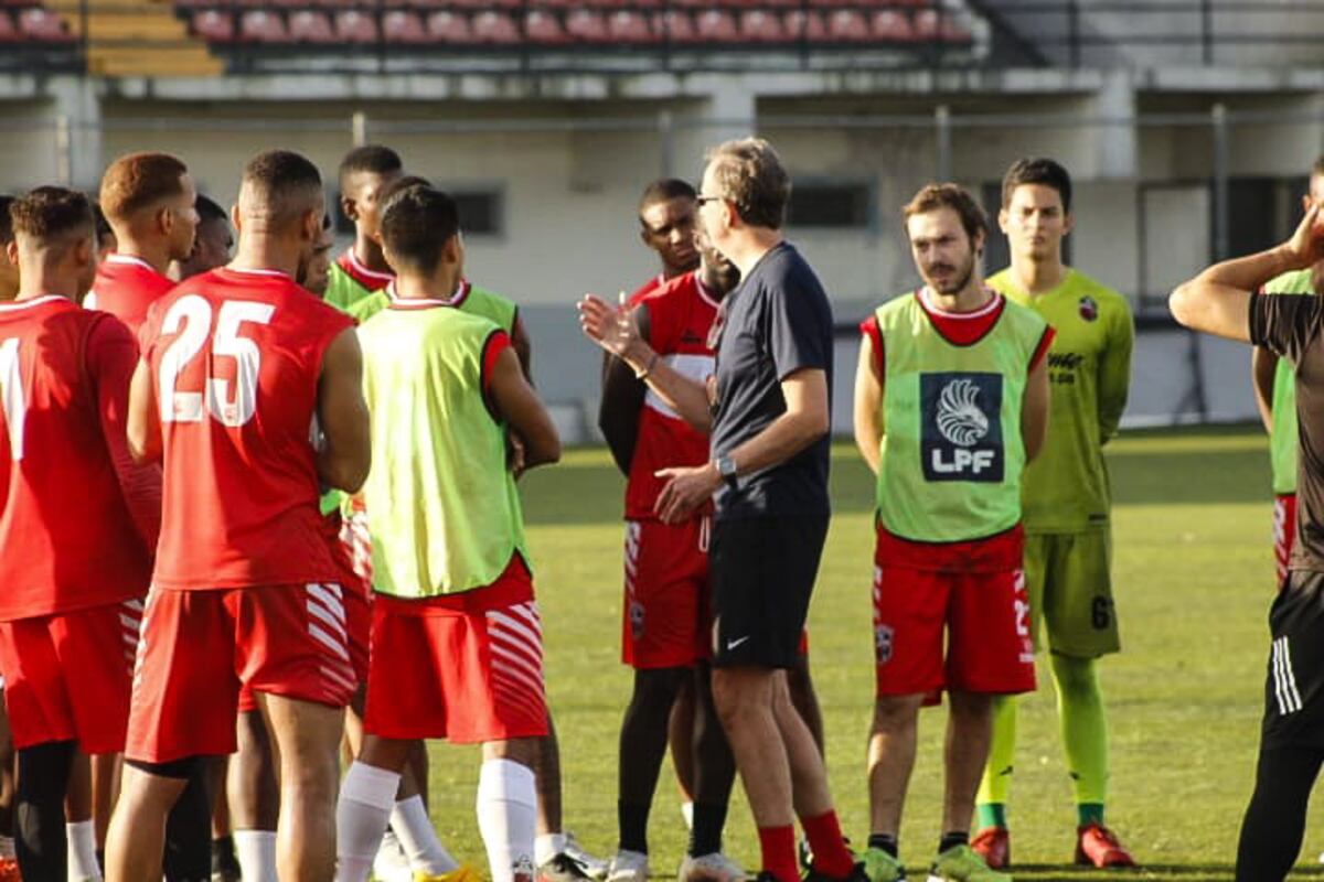 Mutuo acuerdo y despedida: Gary Stempel deja el banquillo del San Francisco FC