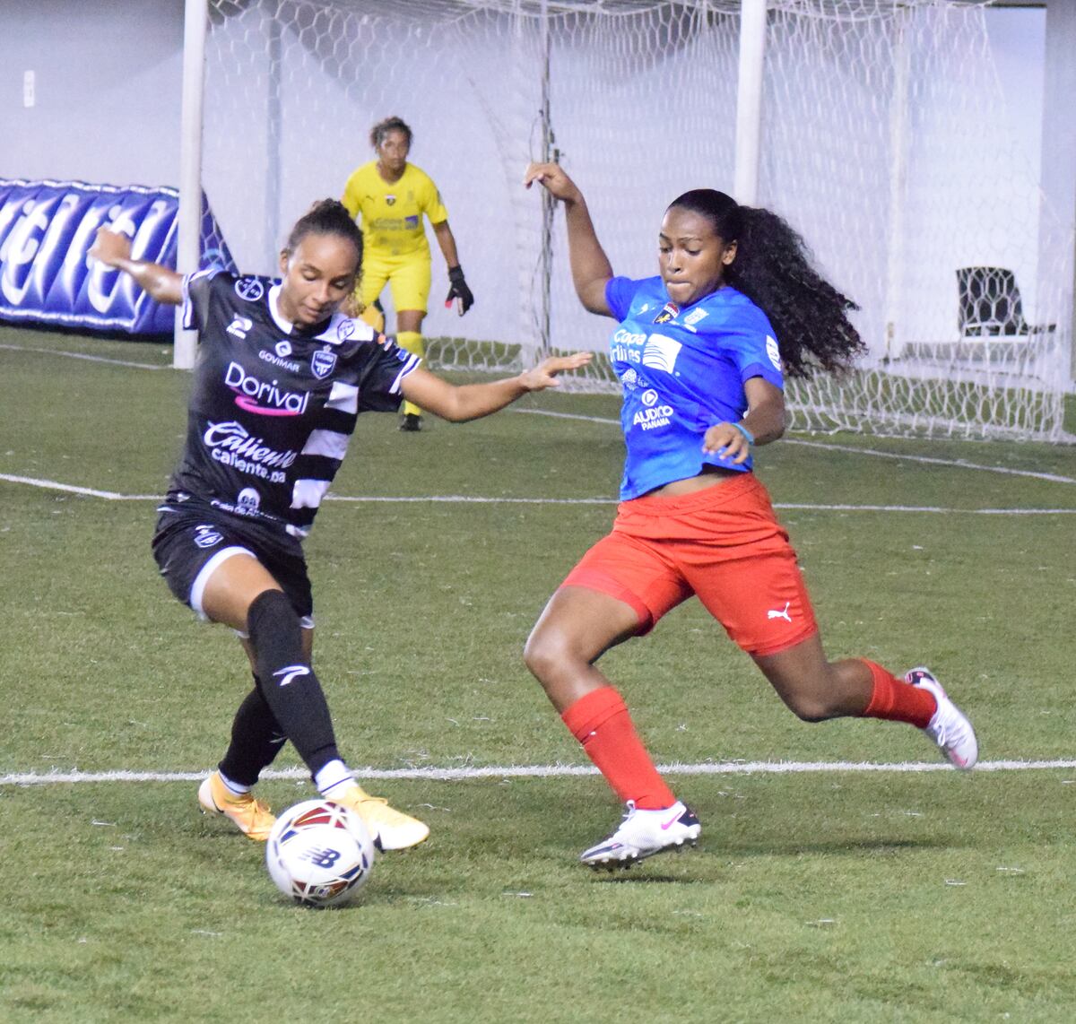 Qué partidazo. Tauro y Plaza lo dejan todo en la final del fútbol femenino. Hay nuevas campeonas +Fotos