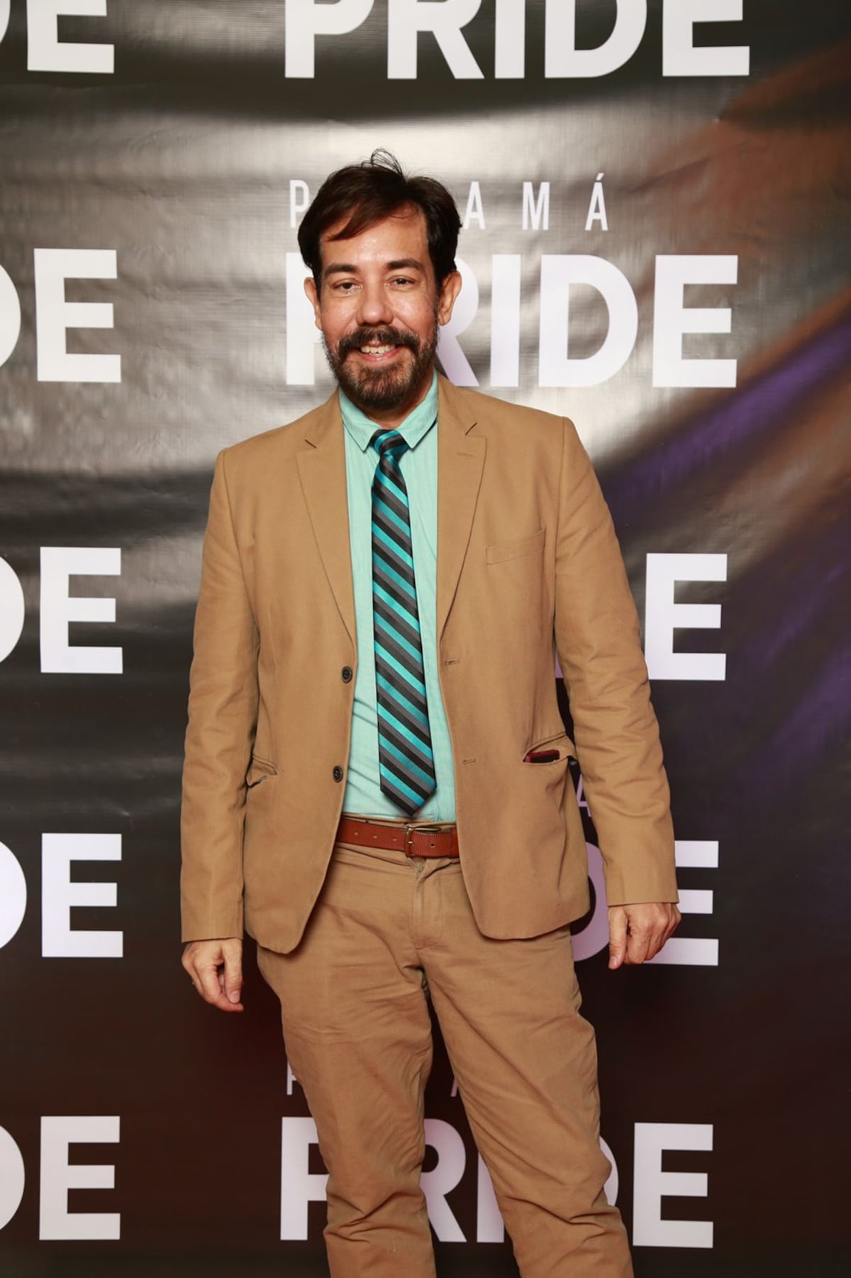 ‘Guapura pura’. Franklyn Robinson muestra a su galán. Agarrados de manos, así lucieron en la alfombra roja