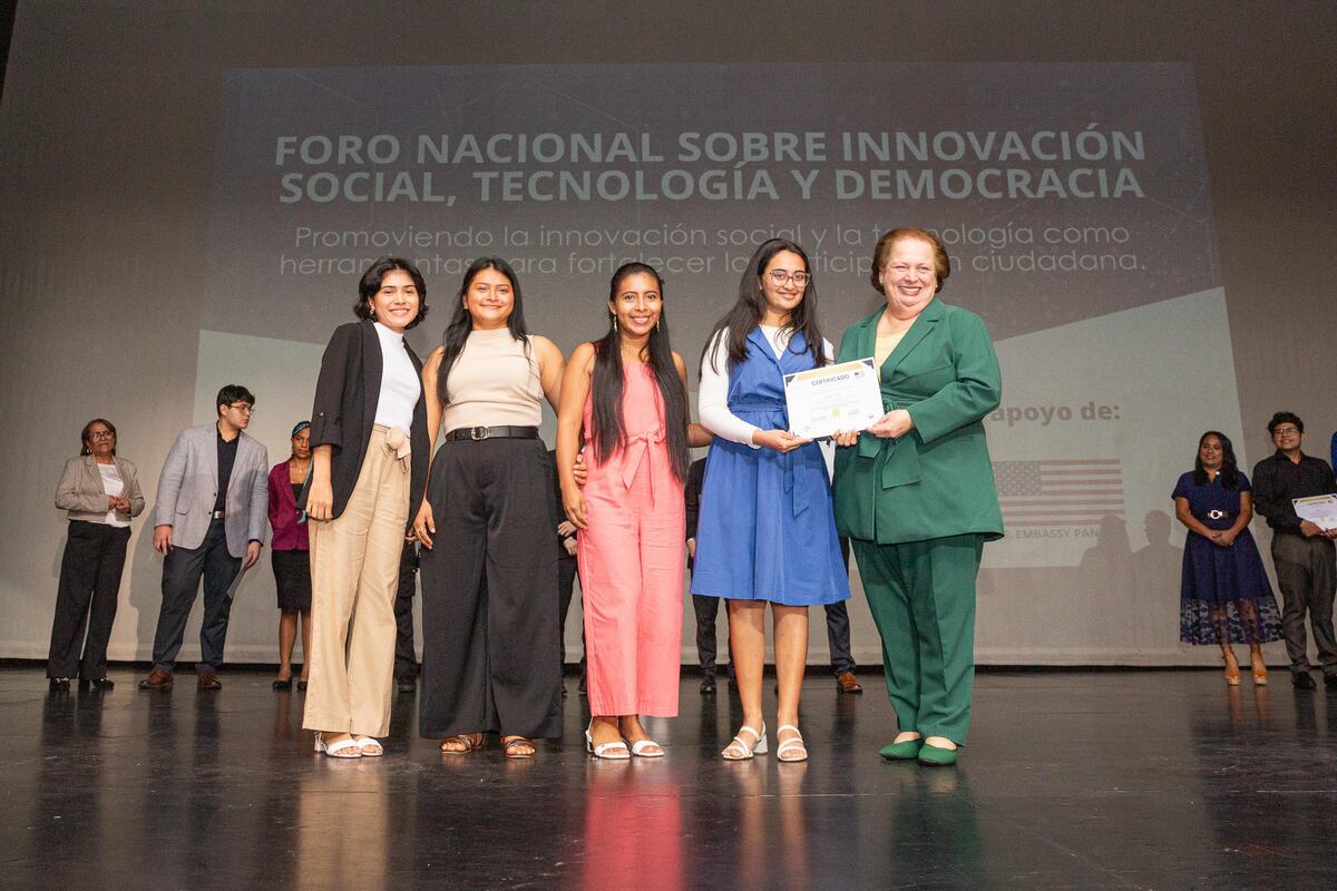 Estudiantes panameños impulsan cambios sociales con innovación tecnológica